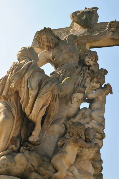 在布拉格查理大桥上的雕像圣 luitgarda — 图库照片