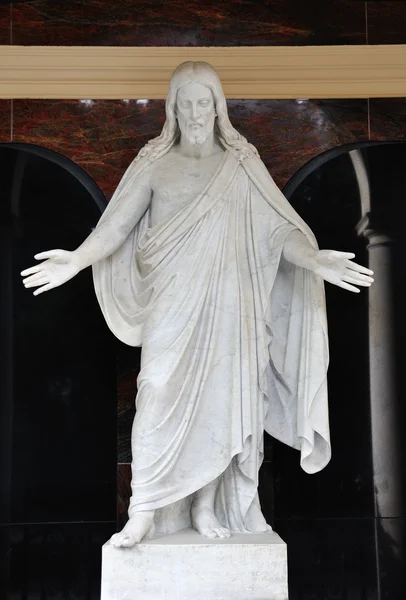 Estátua de Jesus Cristo no cemitério Vysehrad em Praga — Fotografia de Stock