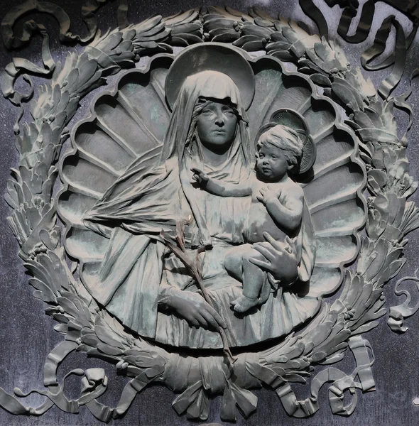 Statue de Marie et de l'Enfant Jésus — Photo