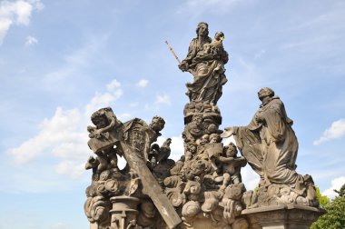 Prag'daki Charles bridge heykeller. saint bernard ile virgin