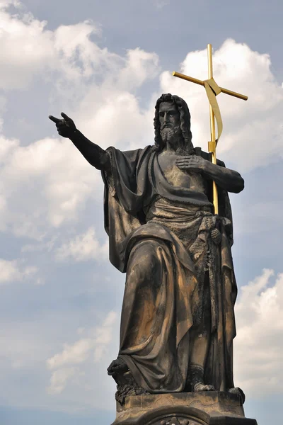 San Giovanni, il Battista statua sul ponte Carlo — Foto Stock