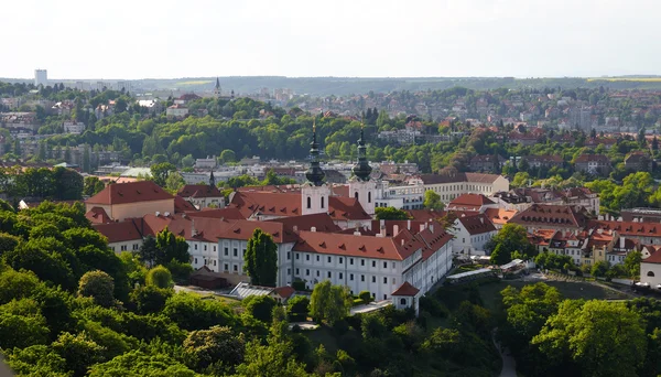 Veduta della città di Praga dalla torre di Petrin — Foto Stock