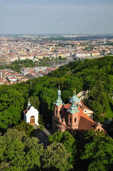 Church of Saint Vavrinec from Petrin Hill — Stock Photo, Image