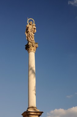 nove mesto nad vahom sütununda Mary