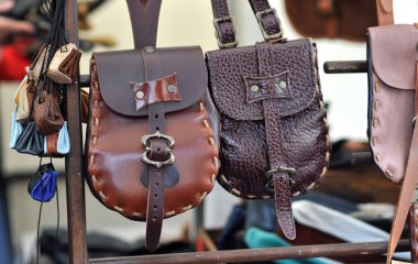 piyasada deri çantası