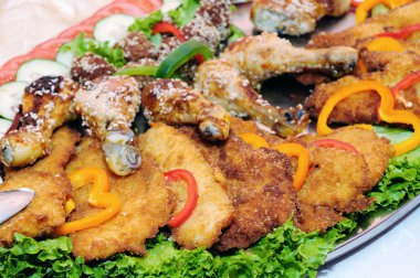 kızarmış biftek ve tavuk uyluk