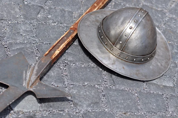 Knight's helmet and spear — Stock Photo, Image