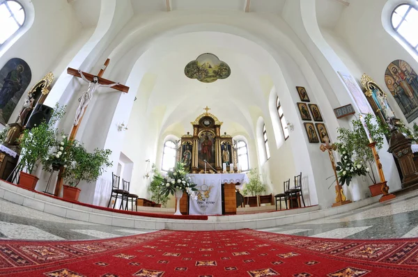 Kościół katolicki w miejscowości Vysoką — Zdjęcie stockowe