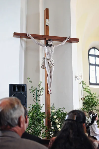 Katolska kyrkan i byn vysoka — Stockfoto