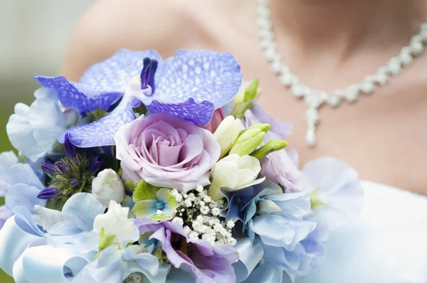 Ramo de boda y novia — Foto de Stock