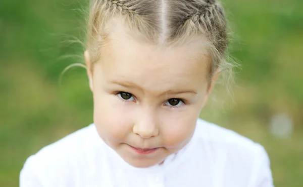 Close-up portrait of pretty little girl — Stock Photo, Image