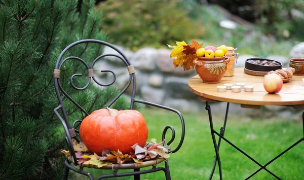 Wooden table and chair set outdoors — Stock Photo, Image