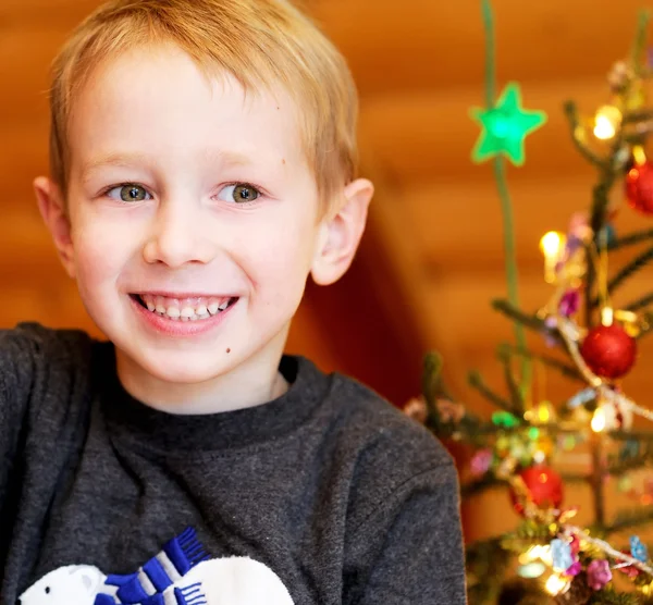 Ritratto di bambino dai capelli corti — Foto Stock