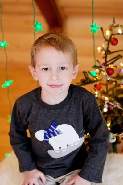 Retrato de niño de pelo corto —  Fotos de Stock