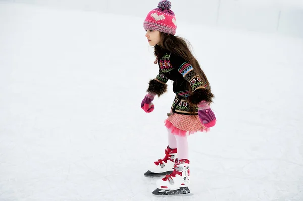 Télen Jégkorcsolya gyermek lány portréja — Stock Fotó
