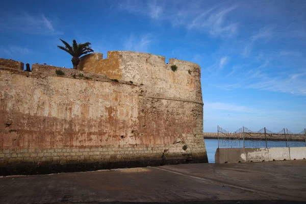 青い空の背景にエルジャディダの古いポルトガルの城 — ストック写真