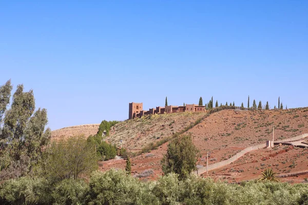 Pueblo Tradicional Marroquí Pie Las Montañas Del Atlas — Foto de Stock