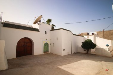 Köydeki Fas binası