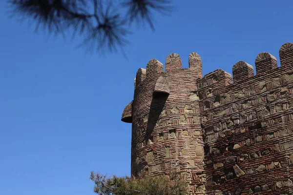 Tiflis 'teki eski kale duvarı