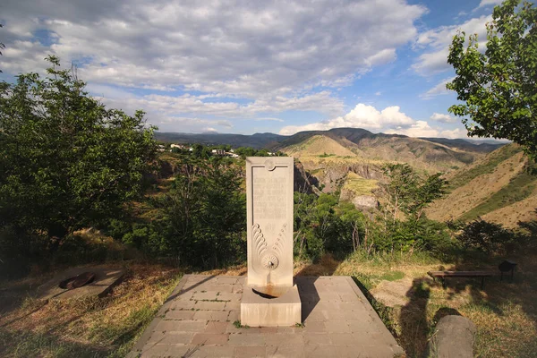 Pedra Tufo Armênio Com Inscrições Fundo Cânion Garni — Fotografia de Stock