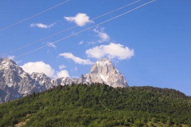 Ushba, Gürcistan 'ın Samegrelo-Upper Svaneti bölgesindeki Büyük Kafkaslar' ın zirvelerinden biridir.