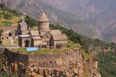 Ermenistan 'daki antik Tatev manastırının hava görüntüsü.