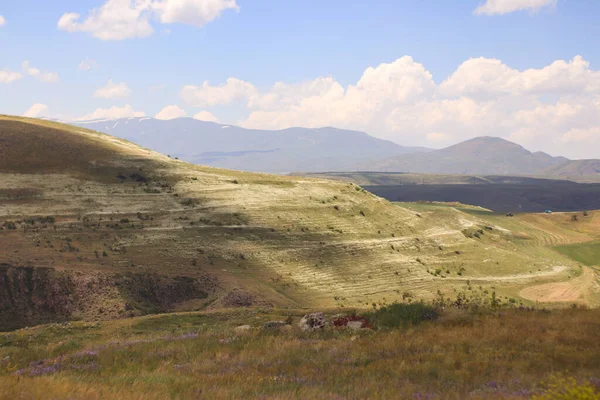 Pedras Zorats Karer Karahunj Fundo Das Montanhas Armênia — Fotografia de Stock