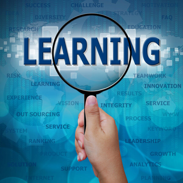 УЧЕНИЕ в увеличительном стекле на синем фоне
