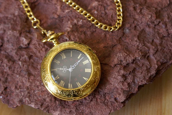 Goldene Taschenuhr — Stockfoto