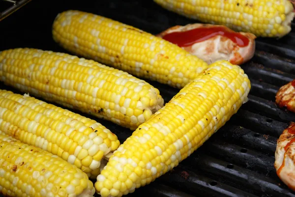 Kochen Mais und Huhn — Stockfoto