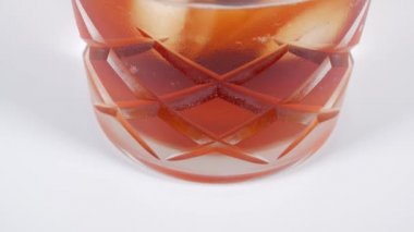 Viski içeceği, video klibi kapat