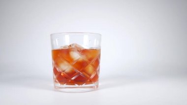 Viski içeceği, video klibi kapat