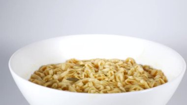 Körili ramen, video klibini kapat