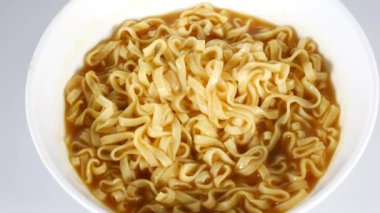 Körili ramen, video klibini kapat