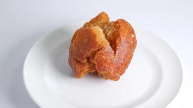 Japon usulü kızarmış çörek, Sata Andagi.