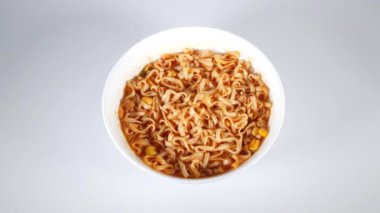 Domates ramen, video klibini kapat