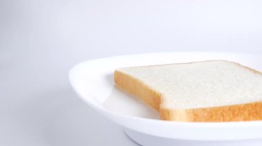 İnce ekmek, video klibini kapat
