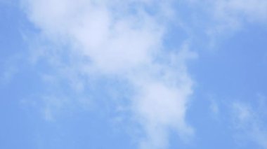 Mavi Gökyüzü ve Bulutlar 