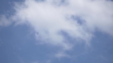 Mavi Gökyüzü ve Bulutlar 