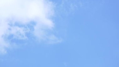 Mavi Gökyüzü ve Bulutlar 