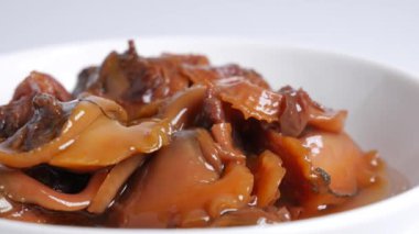 Haşlanmış kabuklu soya sosu.