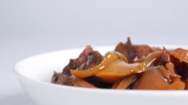 Haşlanmış kabuklu soya sosu.