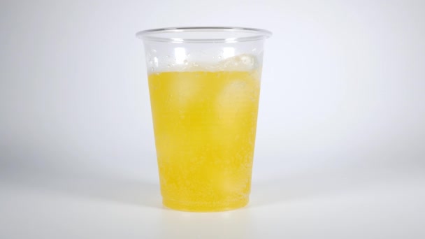 オレンジソーダプラスチックカップ — ストック動画