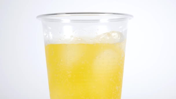 Cangkir Plastik Soda Oranye — Stok Video