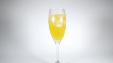 Portakallı soda flüt camı.