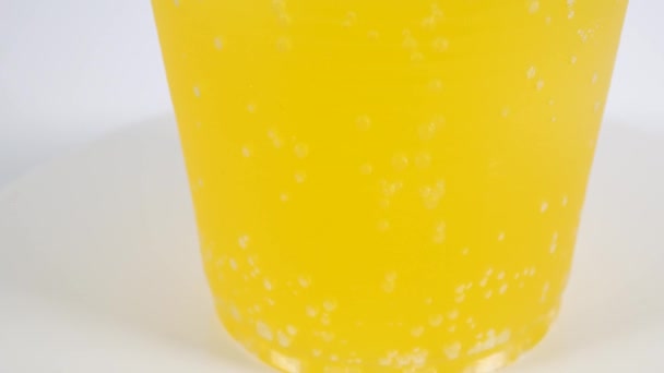 Naranja Soda Taza Plástico — Vídeo de stock