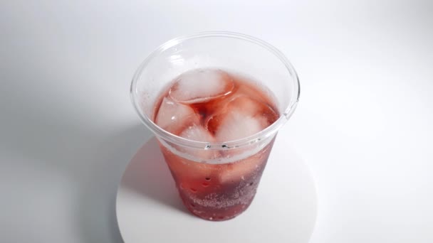 Soda Uva Copa Plástico — Vídeos de Stock