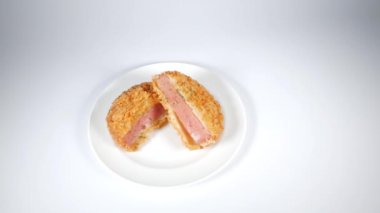 Jambonlu pirzola, video klibini kapat