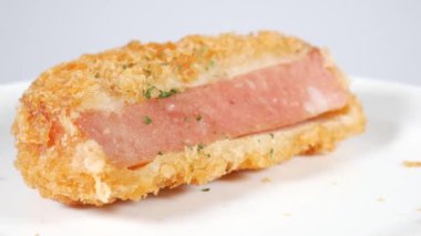 Jambonlu pirzola, video klibini kapat