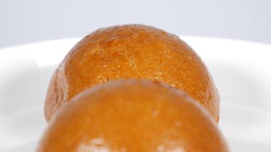 Esmer şekerparem, video klibini kapat